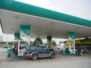 Petronas_petrol_station.jpg