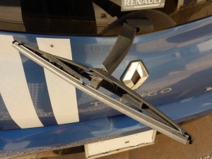 Renault Twingo Gordhini Rear wiper (1).jpg